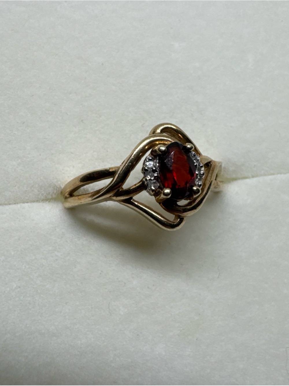 10k Yellow Gold Oval Garnet & Accent Diamond Size 8.75 Bypass Swirl Ring 2.85g
